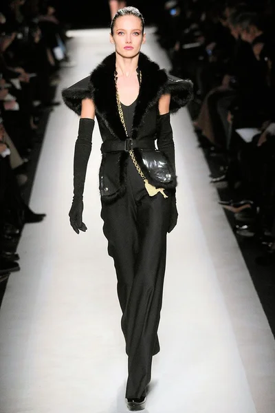 Look 10